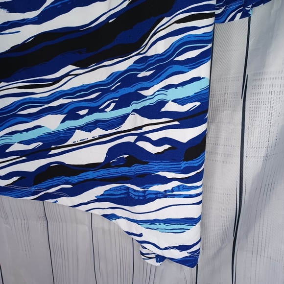 Monroe And Main Blue and White Asymmetrical Tunic Top - Picture 4 of 12